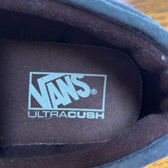 Vans UltraCush gray sneakers with brown leather trim.  Men’s Size 9.5. - Picture 5 of 14